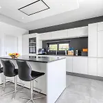 Villa Manatee - Modern & Luxurious