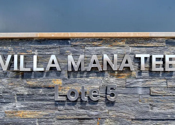 Manatee - Modern & Luxurious Villa