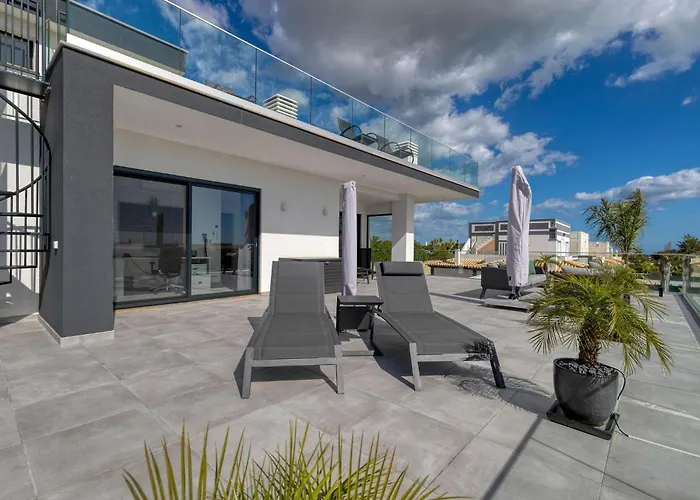 Manatee - Modern & Luxurious Villa