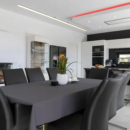 Manatee - Modern & Luxurious קארבואירו