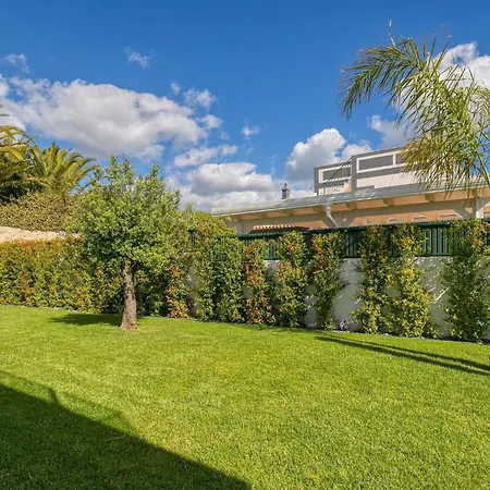 Manatee - Modern & Luxurious