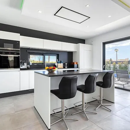 וילה Manatee - Modern & Luxurious קארבואירו