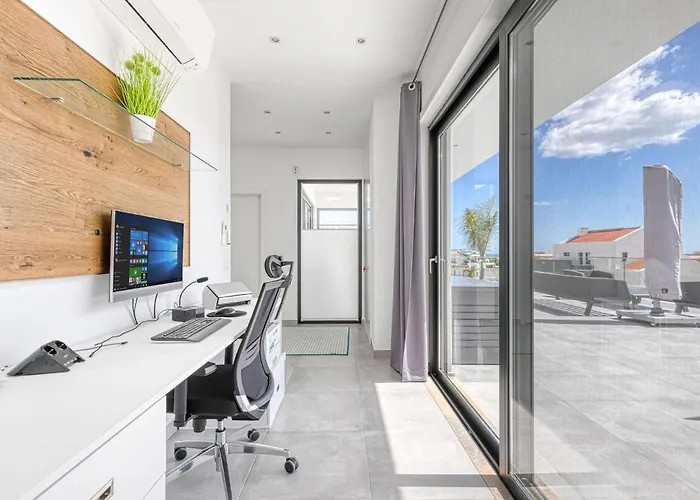 Manatee - Modern & Luxurious