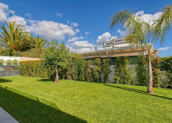 Manatee - Modern & Luxurious