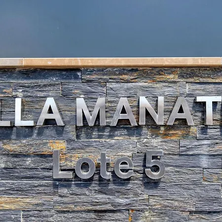 Manatee - Modern & Luxurious Villa