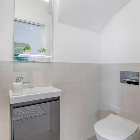 Manatee - Modern & Luxurious *