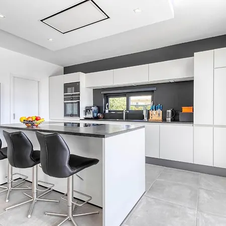 Villa Manatee - Modern & Luxurious