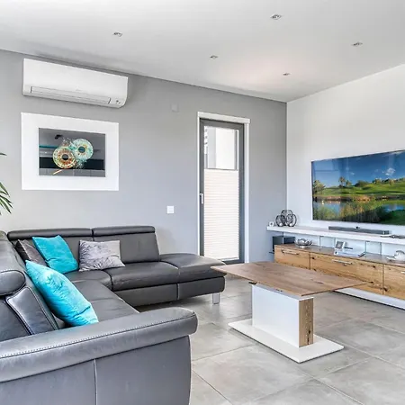 Manatee - Modern & Luxurious Villa *