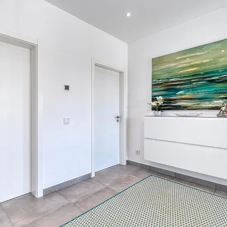 Manatee - Modern & Luxurious Villa *